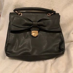 Black purse w/ bow